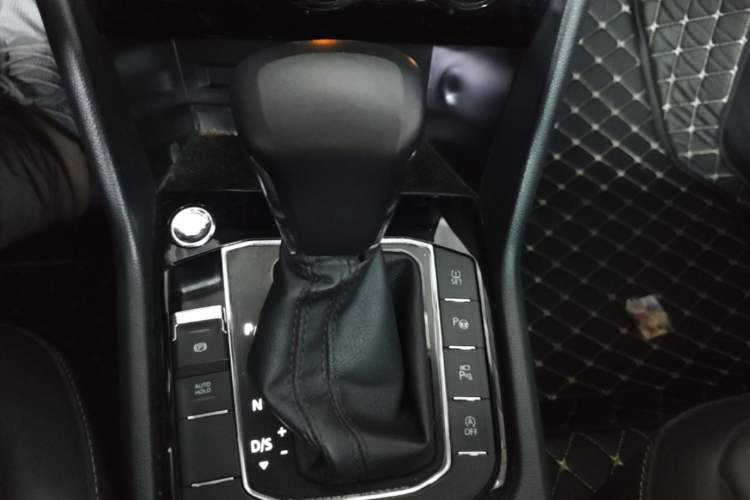 Used Volkswagen Tiguan L 2021 330TSI Automatic Two-Wheel Drive R-Line Enhanced Edition Gear Lever
