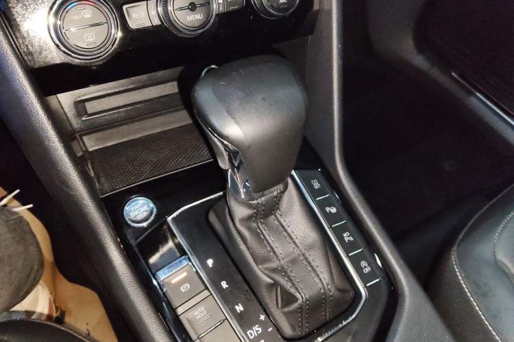 Used Volkswagen Tiguan L 2021 330TSI Automatic Two-Wheel Drive R-Line Enhanced Edition Gear Lever