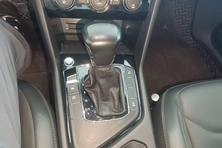 Used Volkswagen Tiguan L 2021 330TSI Automatic Two-Wheel Drive Smart Edition Gear Lever