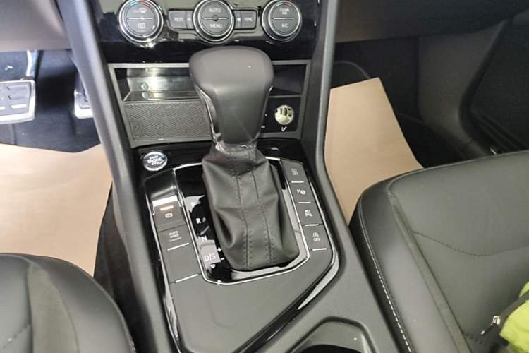 Used Volkswagen Tiguan L 2021 330TSI Automatic Two-Wheel Drive R-Line Enhanced Edition Gear Lever
