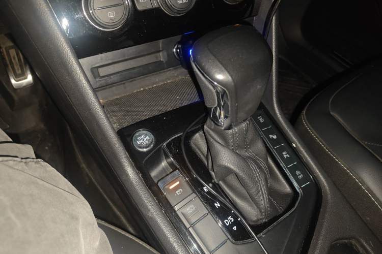 Used Volkswagen Tiguan L 2021 330TSI Automatic Two-Wheel Drive R-Line Enhanced Edition Gear Lever