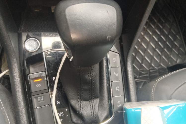Used Volkswagen Tiguan L 2021 380TSI Automatic All-Wheel Drive R-Line Comfort Plus 7-Seater Gear Lever