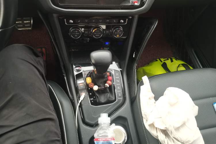 Used Volkswagen Tiguan L 2021 330TSI Automatic Two-Wheel Drive R-Line Flagship Edition Gear Lever