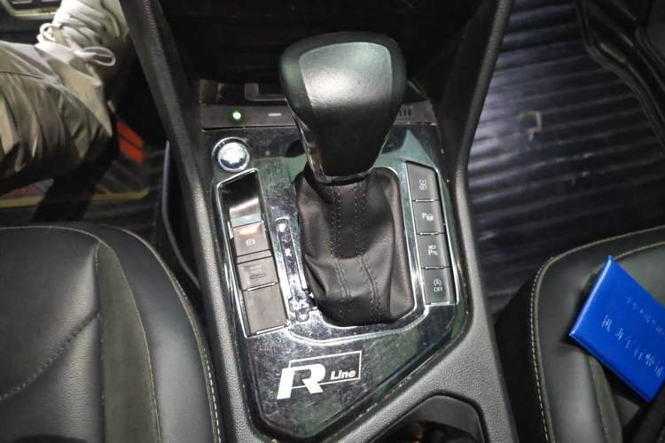 Used Volkswagen Tiguan L 2021 330TSI Automatic Two-Wheel Drive R-Line Enhanced Edition Gear Lever