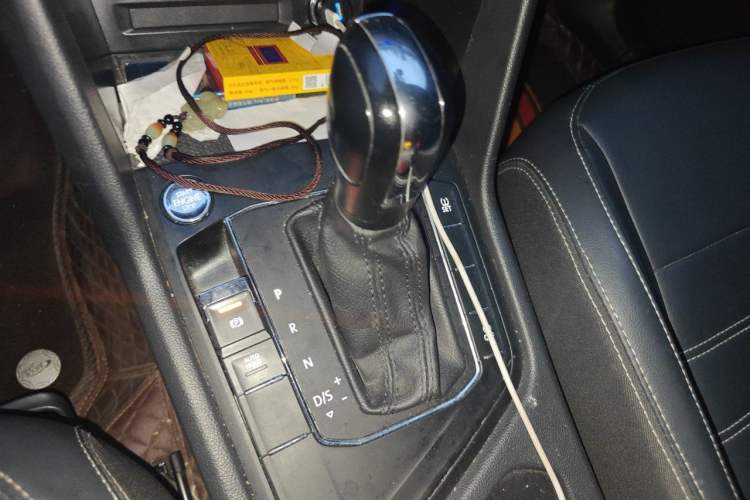 Used Volkswagen Tiguan L 2021 280TSI Automatic Two-Wheel Drive Comfort Edition – Low-Trim Version Gear Lever