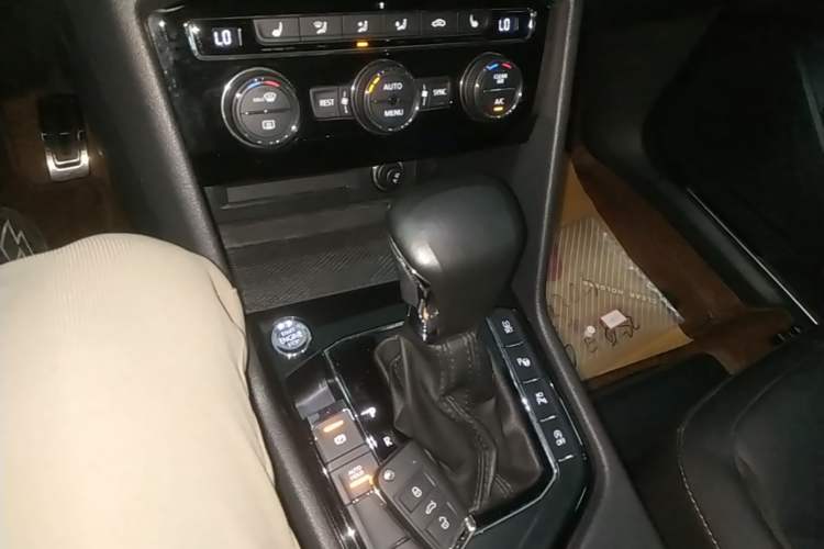 Used Volkswagen Tiguan L 2021 330TSI Automatic Two-Wheel Drive R-Line Enhanced Edition Gear Lever