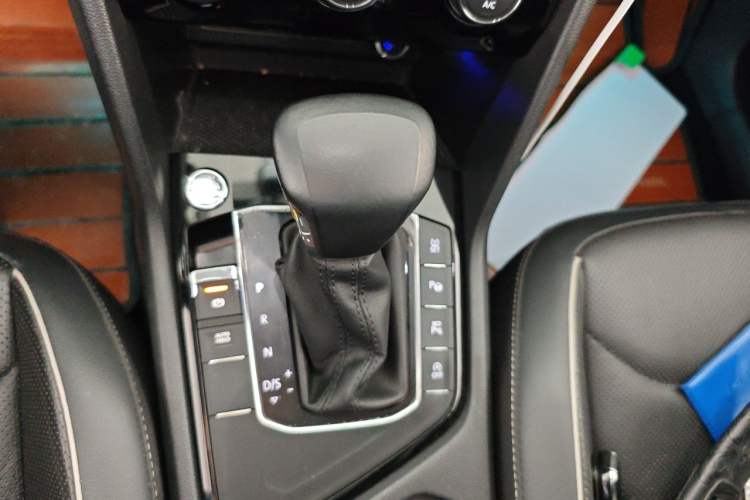 Used Volkswagen Tiguan L 2021 330TSI Automatic Two-Wheel Drive R-Line Flagship Edition Gear Lever