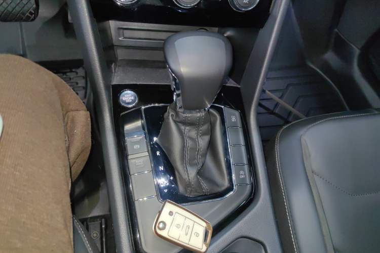 Used Volkswagen Tiguan L 2021 330TSI Automatic Two-Wheel Drive Smart Edition Gear Lever