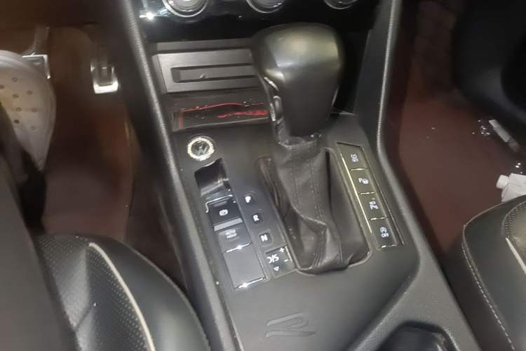 Used Volkswagen Tiguan L 2021 330TSI Automatic Two-Wheel Drive R-Line Flagship Edition Gear Lever