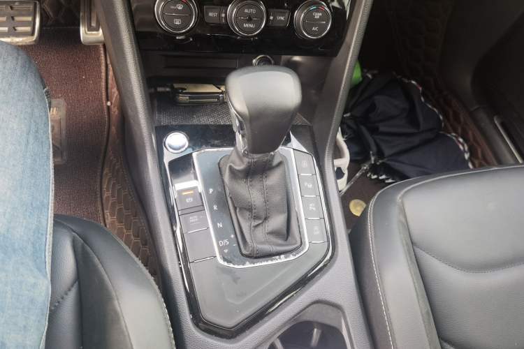 Used Volkswagen Tiguan L 2021 330TSI Automatic Two-Wheel Drive R-Line Enhanced Edition Gear Lever