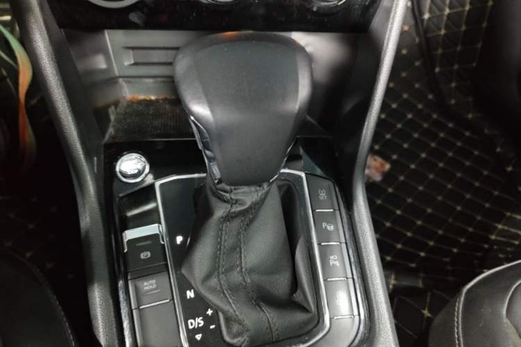 Used Volkswagen Tiguan L 2021 330TSI Automatic Two-Wheel Drive R-Line Enhanced Edition Gear Lever