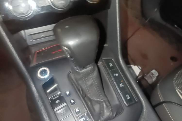 Used Volkswagen Tiguan L 2021 330TSI Automatic Two-Wheel Drive R-Line Flagship Edition Gear Lever