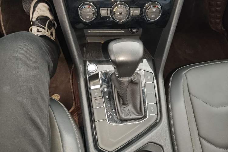 Used Volkswagen Tiguan L 2021 330TSI Automatic Two-Wheel Drive Smart Edition Gear Lever