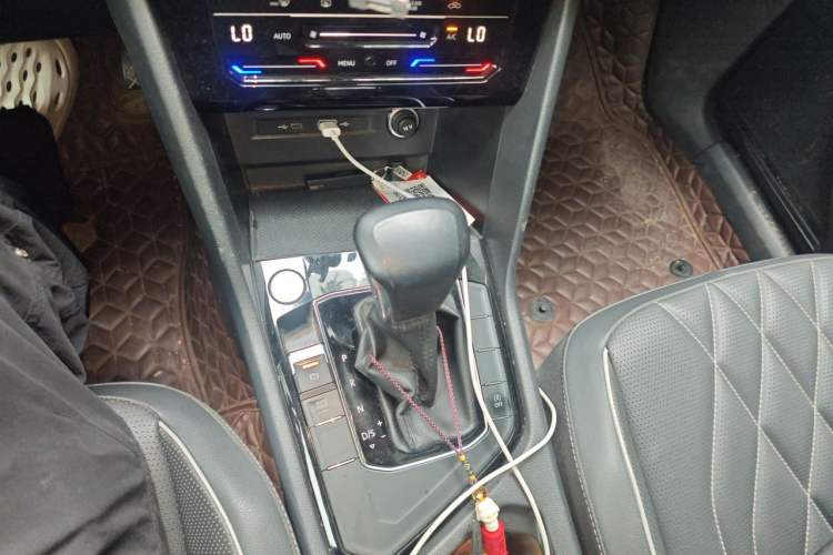 Used Volkswagen Tiguan L 2021 330TSI Automatic Two-Wheel Drive Smart Edition Gear Lever
