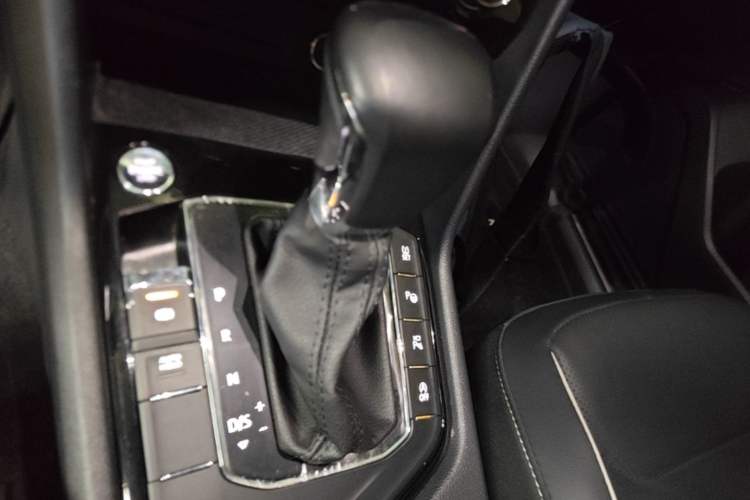 Used Volkswagen Tiguan L 2021 330TSI Automatic Two-Wheel Drive R-Line Flagship Edition Gear Lever