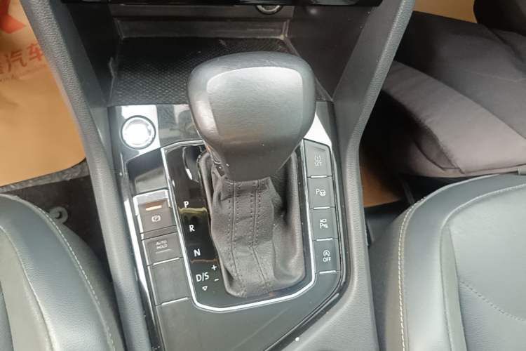 Used Volkswagen Tiguan L 2021 330TSI Automatic Two-Wheel Drive R-Line Enhanced Edition Gear Lever