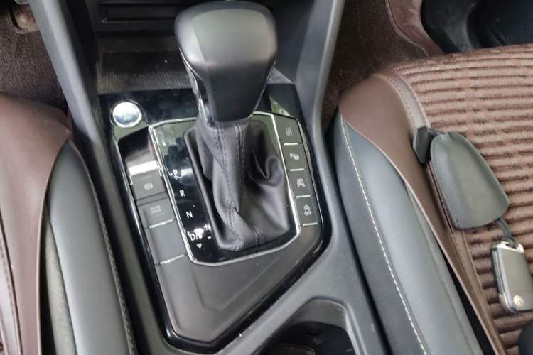Used Volkswagen Tiguan L 2021 330TSI Automatic Two-Wheel Drive R-Line Enhanced Edition Gear Lever