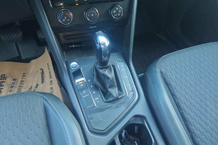 Used Volkswagen Tiguan L 2021 330TSI Automatic Two-Wheel Drive Comfort Edition Gear Lever