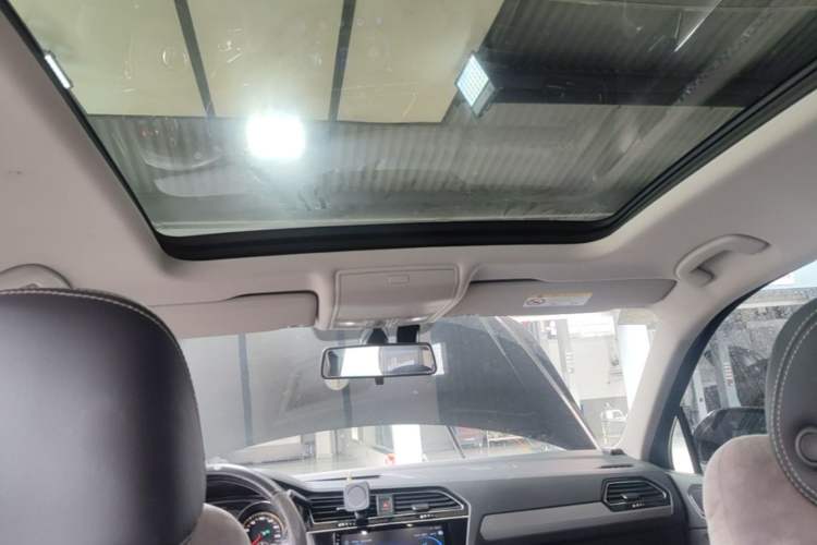 Used Volkswagen Tiguan L 2021 330TSI Automatic Two-Wheel Drive Smart Edition Headliner