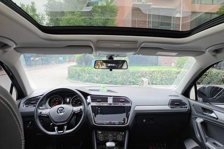 Used Volkswagen Tiguan L 2021 330TSI Automatic Two-Wheel Drive Smart Edition Headliner