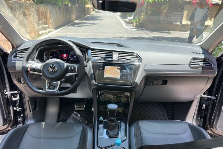 Used Volkswagen Tiguan L 2021 330TSI Automatic Two-Wheel Drive R-Line Enhanced Edition Interior 1