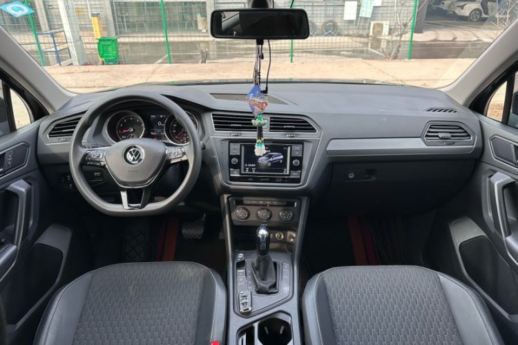 Used Volkswagen Tiguan L 2021 330TSI Automatic Two-Wheel Drive Comfort Edition Interior 1