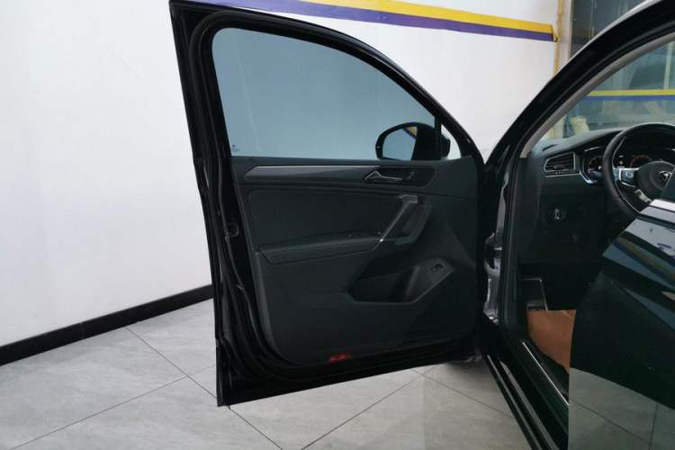 Used Volkswagen Tiguan L 2021 330TSI Automatic Two-Wheel Drive R-Line Enhanced Edition Interior 11