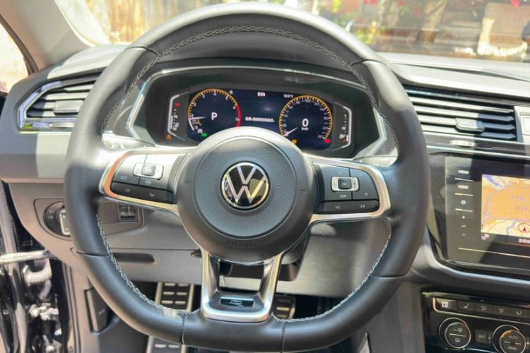 Used Volkswagen Tiguan L 2021 330TSI Automatic Two-Wheel Drive R-Line Enhanced Edition Interior 2