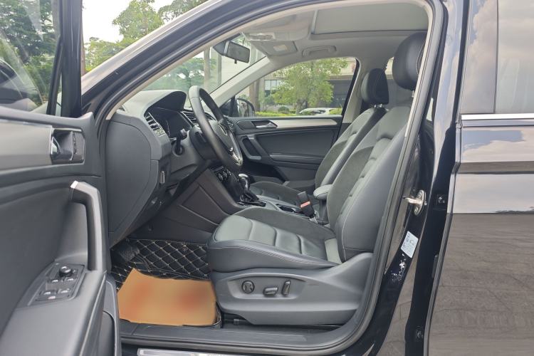 Used Volkswagen Tiguan L 2021 330TSI Automatic Two-Wheel Drive Smart Edition Interior 2