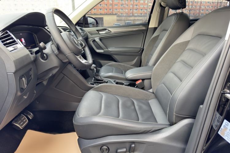Used Volkswagen Tiguan L 2021 330TSI Automatic Two-Wheel Drive R-Line Enhanced Edition Interior 2