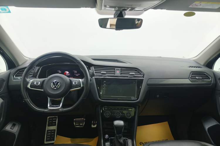 Used Volkswagen Tiguan L 2021 380TSI Automatic All-Wheel Drive R-Line Comfort Plus 7-Seater Interior 2