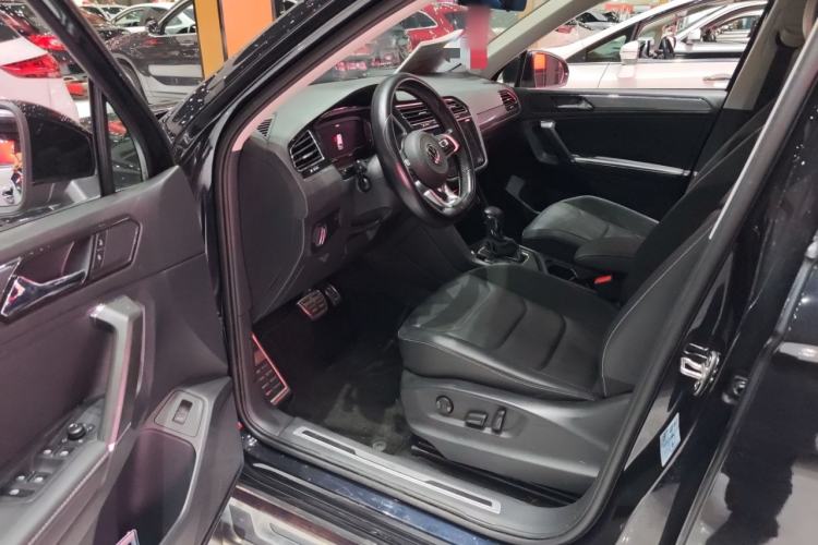 Used Volkswagen Tiguan L 2021 330TSI Automatic Two-Wheel Drive R-Line Enhanced Edition Interior 2