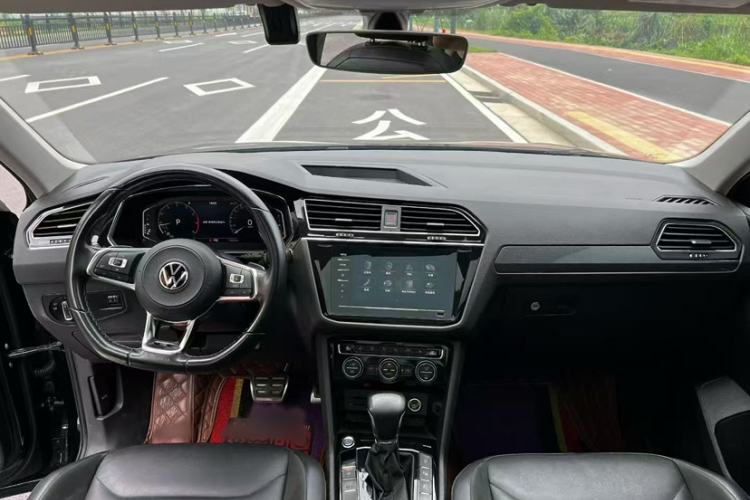 Used Volkswagen Tiguan L 2021 330TSI Automatic Two-Wheel Drive R-Line Enhanced Edition Interior 2
