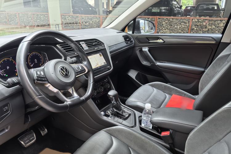 Used Volkswagen Tiguan L 2021 330TSI Automatic Two-Wheel Drive R-Line Enhanced Edition Interior 2
