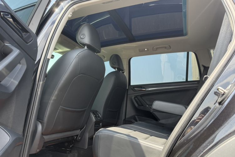Used Volkswagen Tiguan L 2021 330TSI Automatic Two-Wheel Drive R-Line Flagship Edition Interior 2