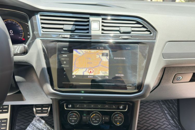Used Volkswagen Tiguan L 2021 330TSI Automatic Two-Wheel Drive R-Line Enhanced Edition Interior 3