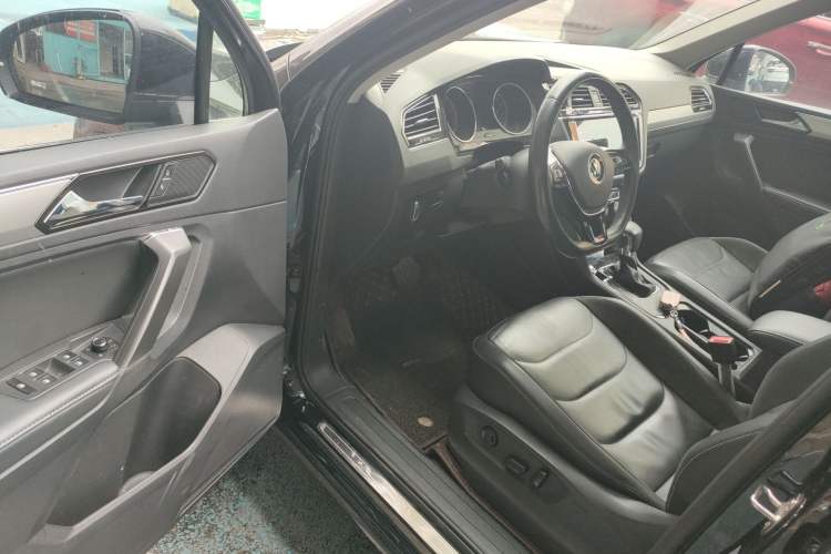 Used Volkswagen Tiguan L 2021 330TSI Automatic Two-Wheel Drive Smart Edition Interior 3