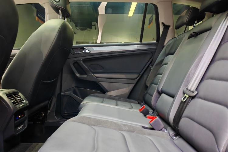 Used Volkswagen Tiguan L 2021 330TSI Automatic Two-Wheel Drive R-Line Flagship Edition Interior 3