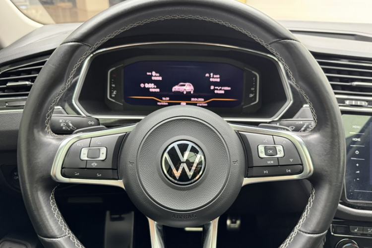 Used Volkswagen Tiguan L 2021 330TSI Automatic Two-Wheel Drive R-Line Enhanced Edition Interior 3