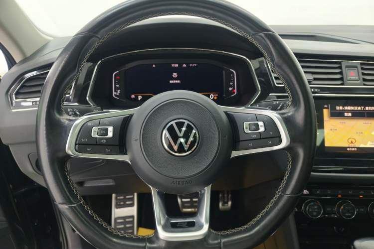 Used Volkswagen Tiguan L 2021 380TSI Automatic All-Wheel Drive R-Line Comfort Plus 7-Seater Interior 3