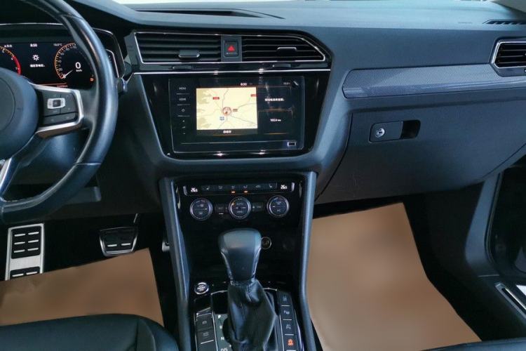 Used Volkswagen Tiguan L 2021 330TSI Automatic Two-Wheel Drive R-Line Enhanced Edition Interior 3