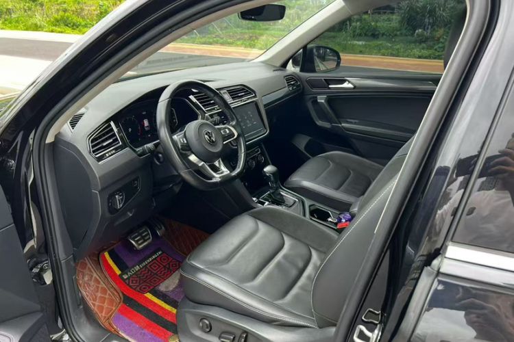 Used Volkswagen Tiguan L 2021 330TSI Automatic Two-Wheel Drive R-Line Enhanced Edition Interior 3