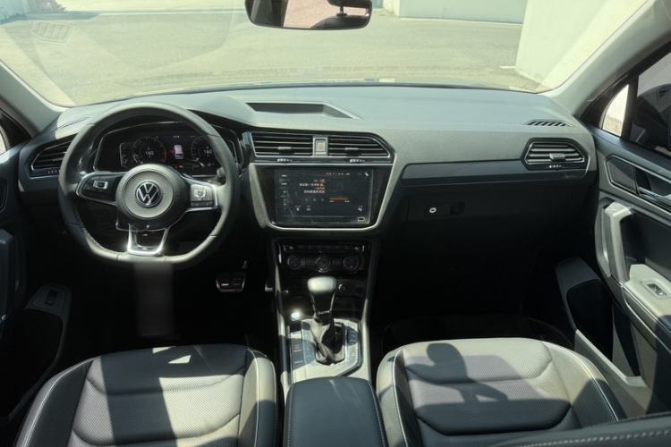 Used Volkswagen Tiguan L 2021 330TSI Automatic Two-Wheel Drive R-Line Flagship Edition Interior 3