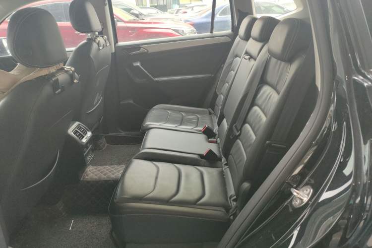 Used Volkswagen Tiguan L 2021 330TSI Automatic Two-Wheel Drive Smart Edition Interior 4