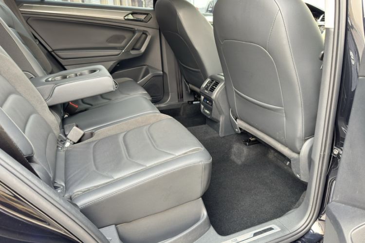 Used Volkswagen Tiguan L 2021 330TSI Automatic Two-Wheel Drive R-Line Enhanced Edition Interior 4