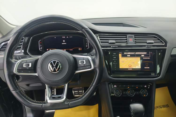 Used Volkswagen Tiguan L 2021 380TSI Automatic All-Wheel Drive R-Line Comfort Plus 7-Seater Interior 4