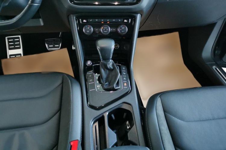 Used Volkswagen Tiguan L 2021 330TSI Automatic Two-Wheel Drive R-Line Enhanced Edition Interior 4
