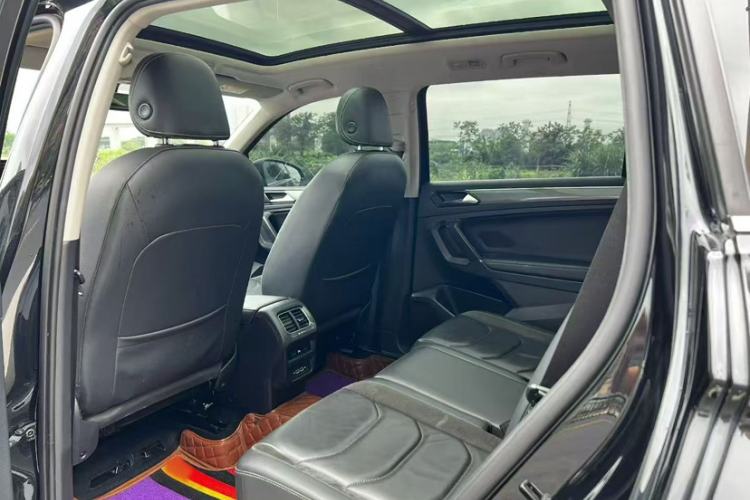 Used Volkswagen Tiguan L 2021 330TSI Automatic Two-Wheel Drive R-Line Enhanced Edition Interior 4