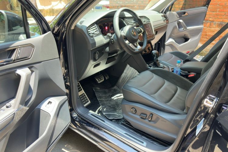 Used Volkswagen Tiguan L 2021 330TSI Automatic Two-Wheel Drive R-Line Enhanced Edition Interior 5