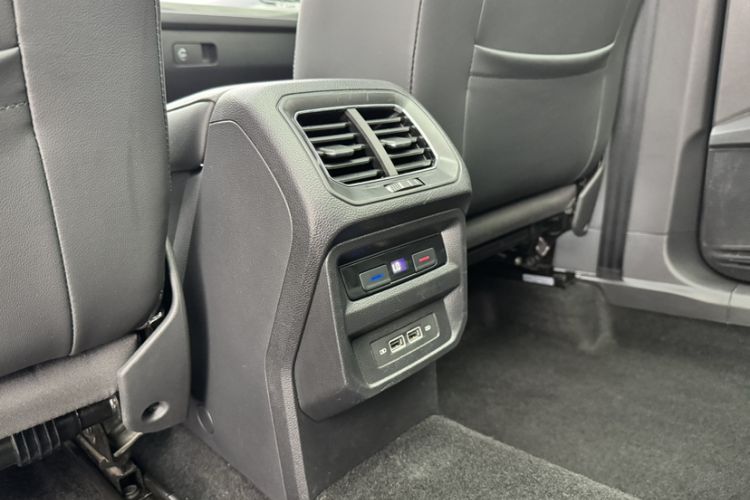 Used Volkswagen Tiguan L 2021 330TSI Automatic Two-Wheel Drive R-Line Enhanced Edition Interior 5
